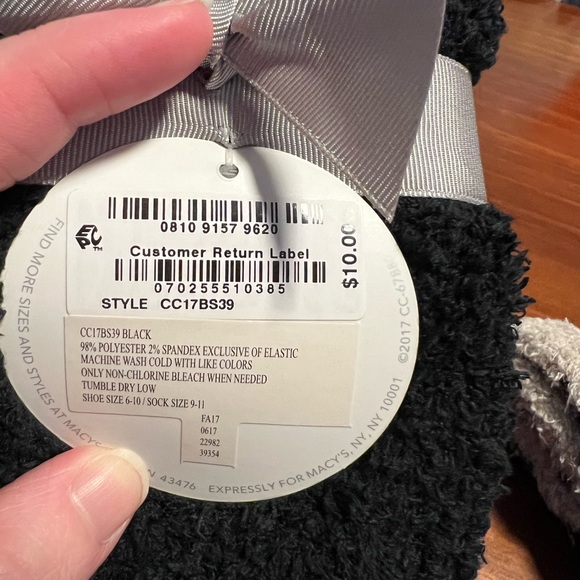 NWT fuzzy socks x 2 - Picture 3 of 7